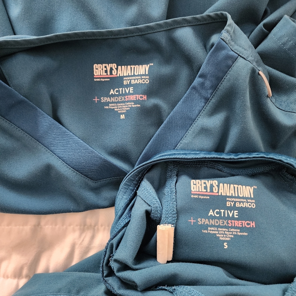 Grey's Anatomy ACTIVE Scrub Set - Picture 6 of 6